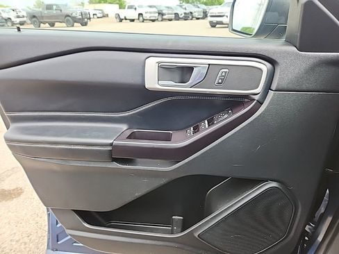 Used 2020 Ford Explorer XLT w/ Equipment Group 202A AWD/4WD image 31