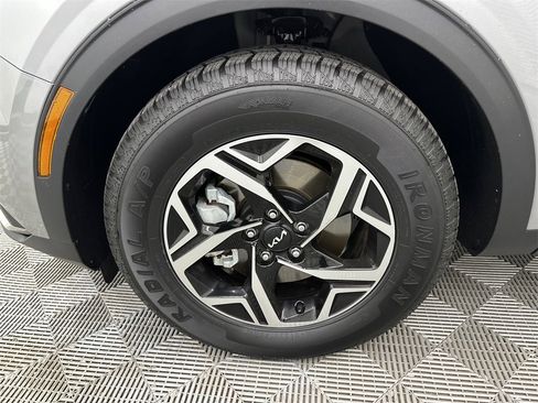 Used 2023 Kia Sportage LX image 11