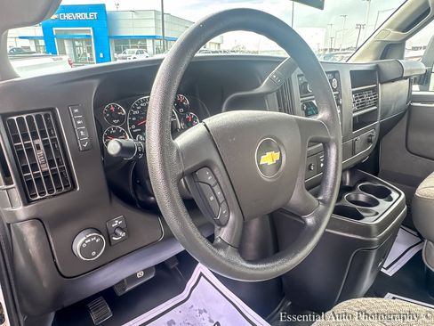 Used 2018 Chevrolet Express 3500 w/ Power Convenience Package image 9