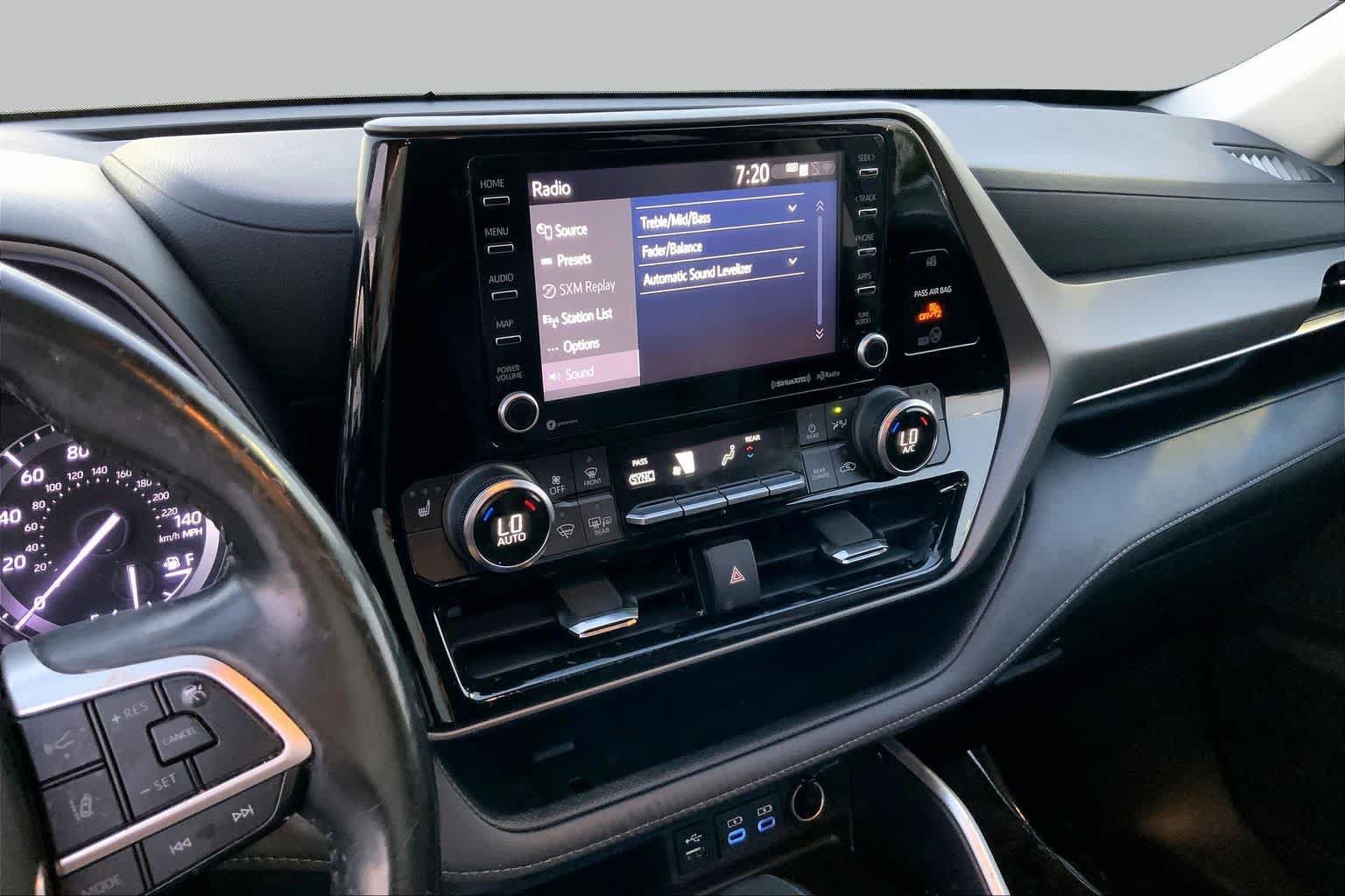 Used 2022 Toyota Highlander XLE FWD image 6