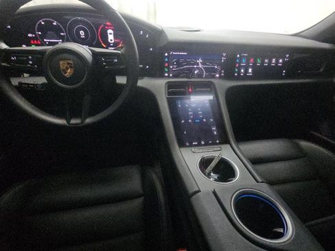 Used 2022 Porsche Taycan image 14