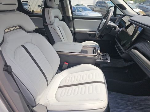 Used 2022 Rivian R1T Adventure AWD/4WD image 10