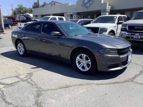 Used 2019 Dodge Charger SXT w/ Travel & Safety Group RWD image 8