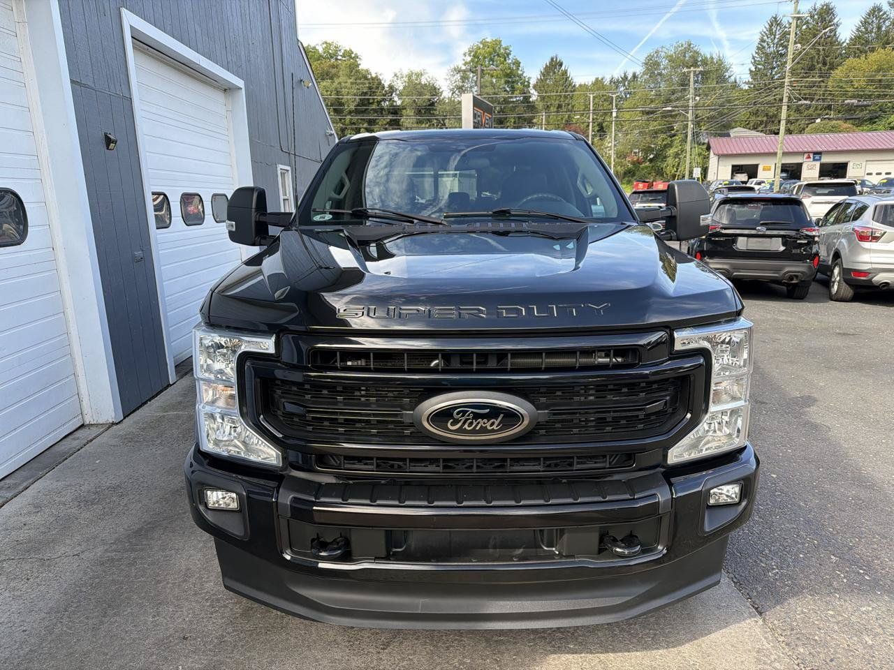 Used 2022 Ford F250 XLT w/ Black Appearance Package AWD/4WD image 2