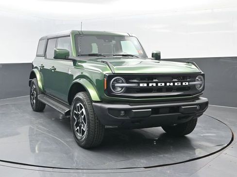 New 2025 Ford Bronco Outer Banks image 2