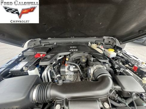 Used 2021 Jeep Wrangler Unlimited Sahara AWD/4WD image 35