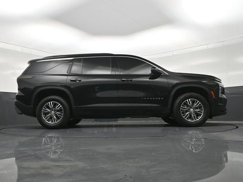 Used 2025 Chevrolet Traverse LT w/ Driver Confidence Package FWD image 30
