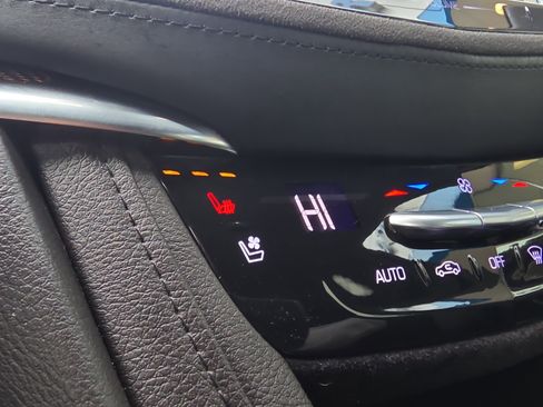 Used 2018 Cadillac XT5 Platinum w/ Driver Assist Package image 31