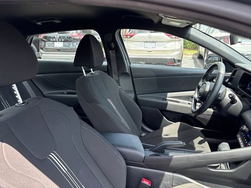 Used 2025 Hyundai Elantra Sport FWD image 24