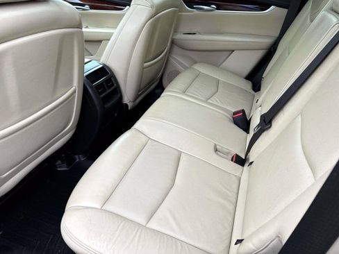 Used 2018 Cadillac XT5 Luxury w/ Driver Awareness Package AWD/4WD image 13
