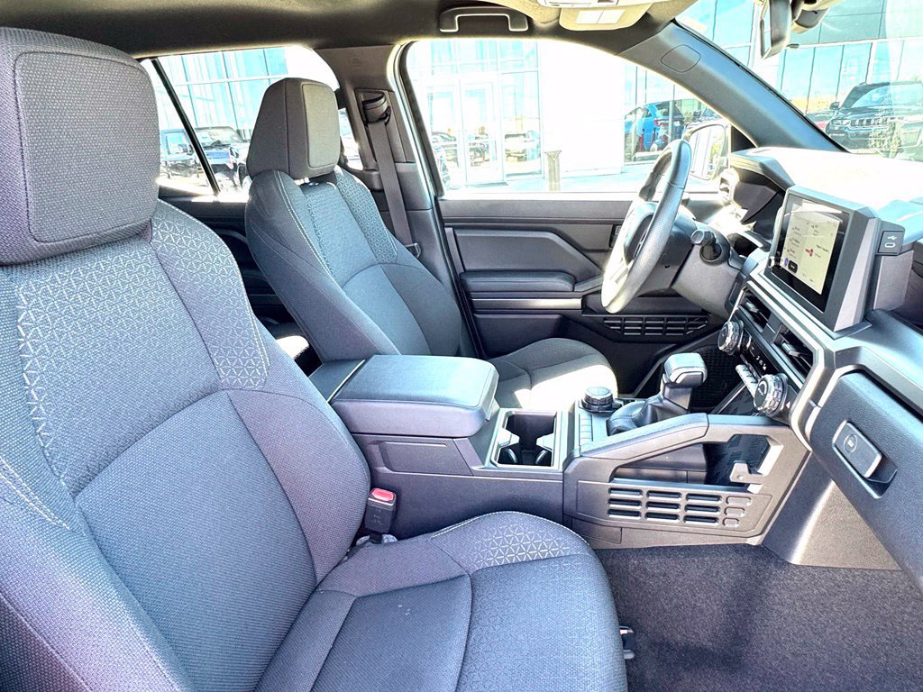 Used 2025 Toyota 4Runner SR5 AWD/4WD image 30