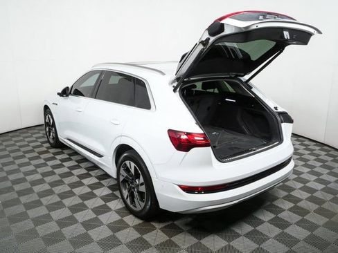 Used 2023 Audi e-tron Premium Plus w/ Premium Plus Package AWD/4WD image 31