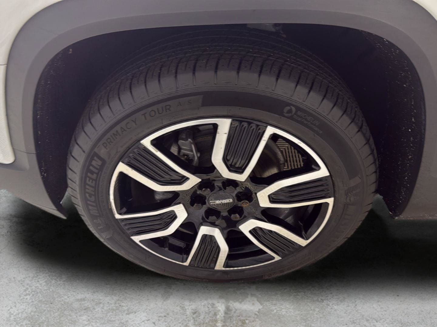 Certified 2021 GMC Acadia SLE w/ Elevation Edition FWD image 2