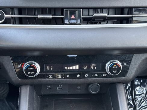 Used 2024 Mitsubishi Outlander SE image 12