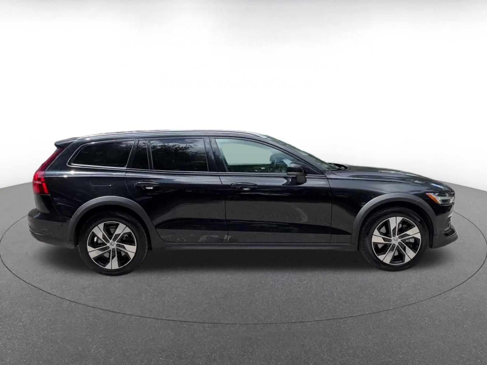 Used 2025 Volvo V60 B5 Cross Country Plus AWD/4WD image 15