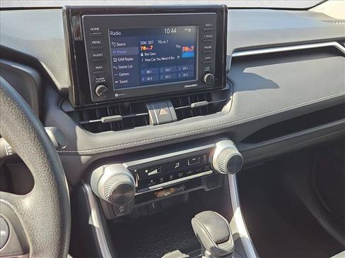 Used 2021 Toyota RAV4 LE FWD image 13
