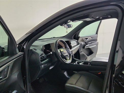 Used 2024 Chevrolet Traverse LT image 15