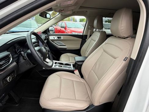 Certified 2023 Ford Explorer Limited w/ Limited Technology Package AWD/4WD image 6