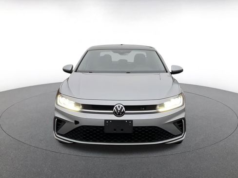 Used 2025 Volkswagen Jetta SE image 4