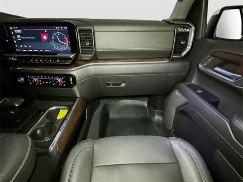 Used 2022 GMC Sierra 1500 SLT w/ SLT Convenience Package image 32