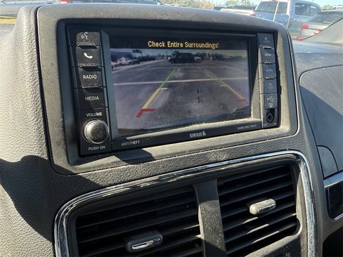 Used 2017 Dodge Grand Caravan SE image 18