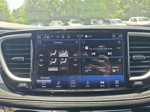 Used 2023 Chrysler Pacifica Touring-L w/ S Appearance Package AWD/4WD image 21