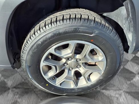 Used 2020 Jeep Cherokee Trailhawk w/ Cold Weather Group image 19