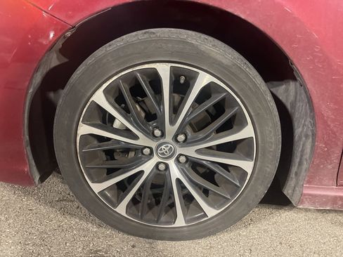 Used 2018 Toyota Camry SE image 10