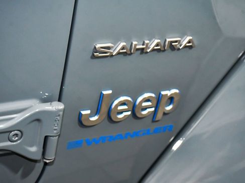 Used 2024 Jeep Wrangler Unlimited Sahara AWD/4WD image 75