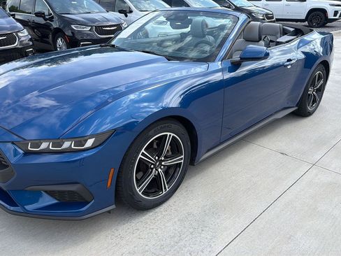 Used 2024 Ford Mustang Convertible RWD image 7