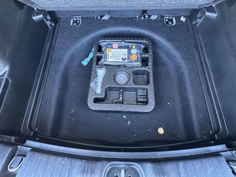 Used 2024 Jeep Compass Latitude image 36