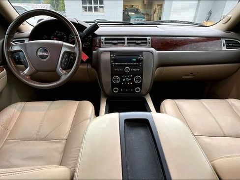 Used 2011 GMC Yukon SLT w/ SLT-2 Equipment Package AWD/4WD image 14