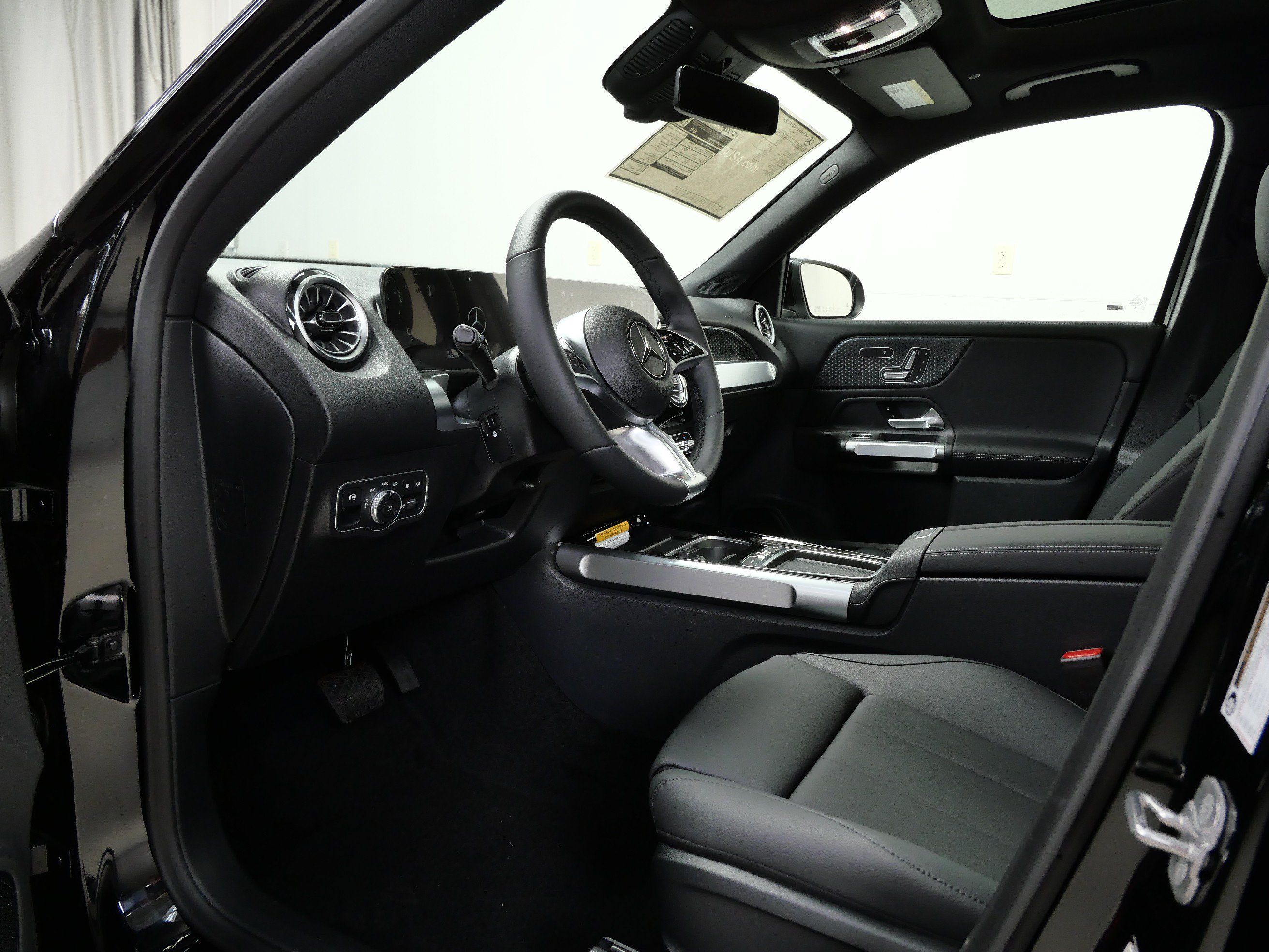 New 2026 Mercedes-Benz GLB 250 4MATIC image 7