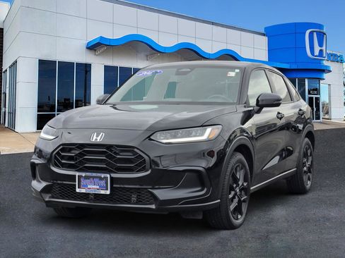 Used 2023 Honda HR-V Sport image 2