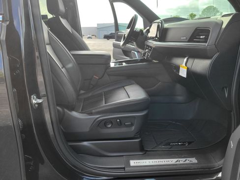 Certified 2025 Chevrolet Suburban High Country image 39