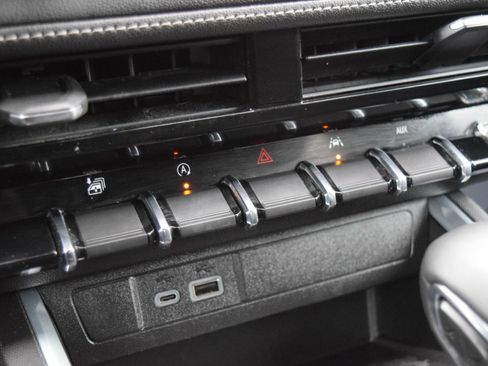 Used 2023 Chevrolet Colorado LT w/ LT Convenience Package II image 34