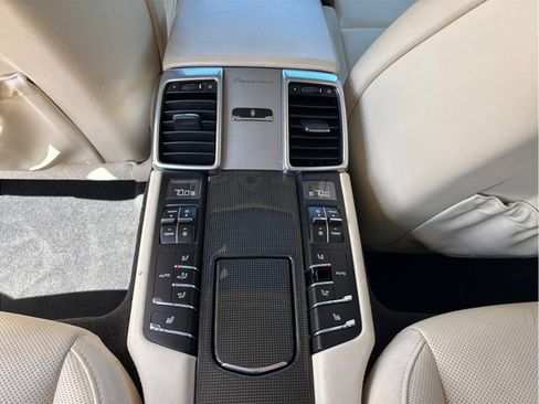 Used 2014 Porsche Panamera 4S image 42