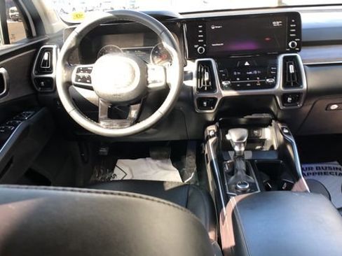 Certified 2022 Kia Sorento S w/ Panoramic Sunroof Package AWD/4WD image 30