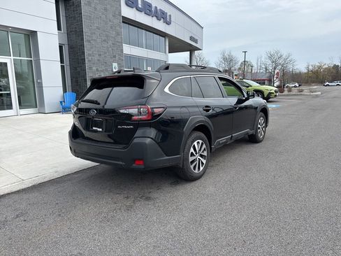 Used 2025 Subaru Outback Premium image 5