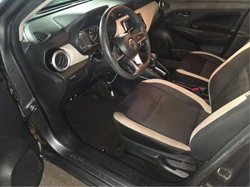 Used 2021 Nissan Versa SV FWD image 5