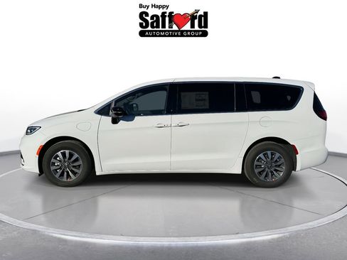 New 2026 Chrysler Pacifica Select image 4