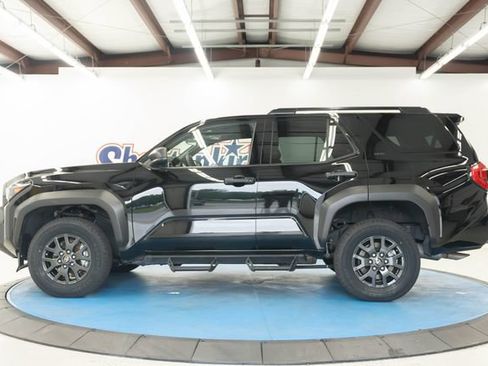 Used 2025 Toyota 4Runner SR5 AWD/4WD image 30