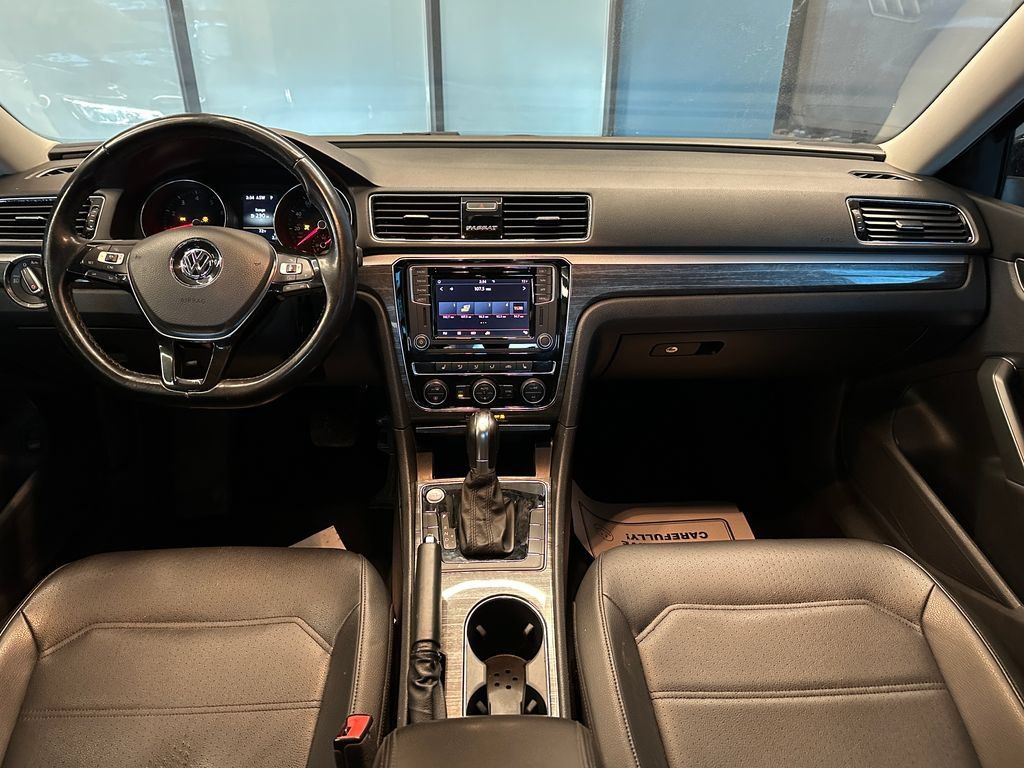 Used 2018 Volkswagen Passat 2.0T SE FWD image 9