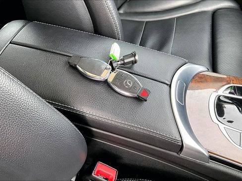 Used 2018 Mercedes-Benz C 300 4MATIC Sedan image 16