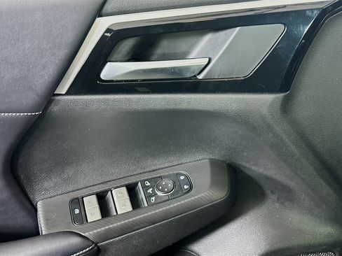 Used 2024 Mitsubishi Outlander SE image 15