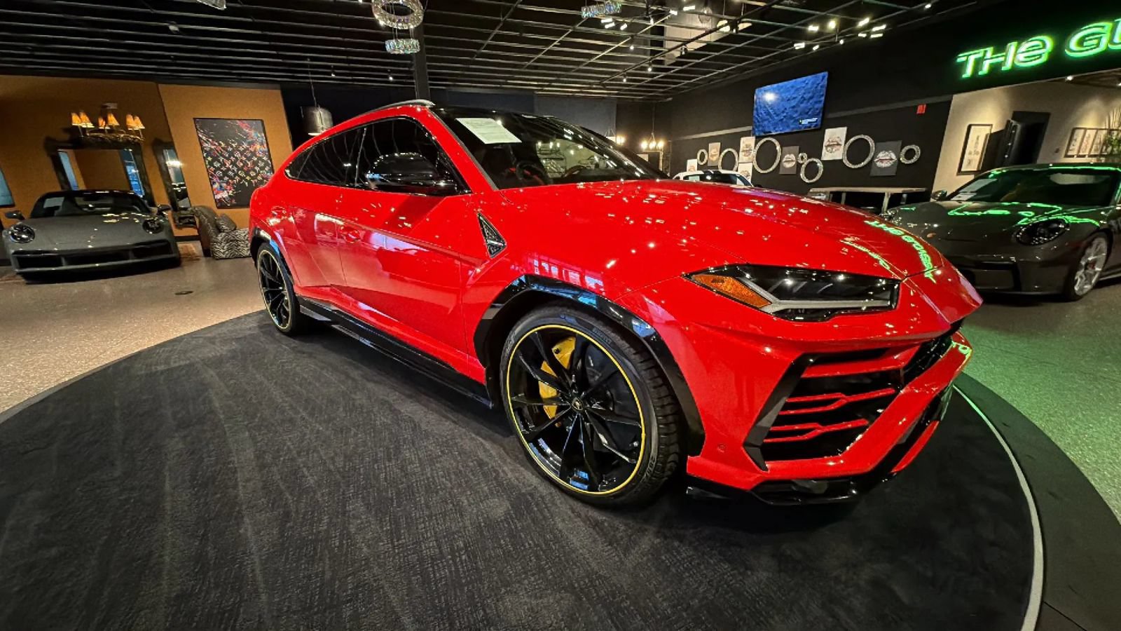 Used 2019 Lamborghini Urus AWD/4WD image 8