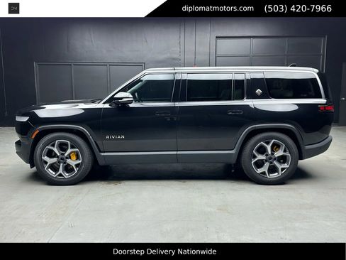 Used 2023 Rivian R1S Adventure image 3