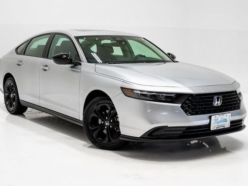 Used 2025 Honda Accord SE image 5
