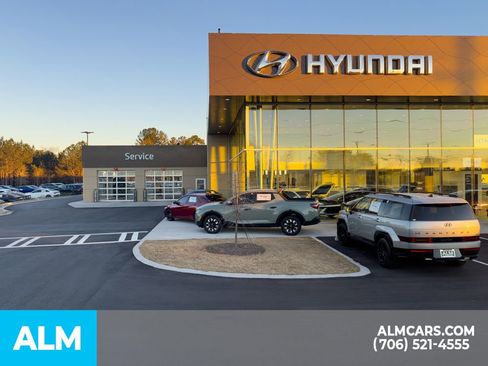 Used 2025 Hyundai Elantra Sport image 43