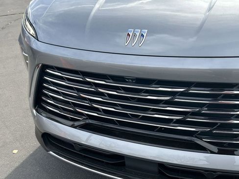 Used 2025 Buick Enclave Preferred w/ Power Package image 31